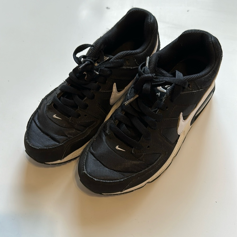 Nike Air Max Command
Women's Shoes